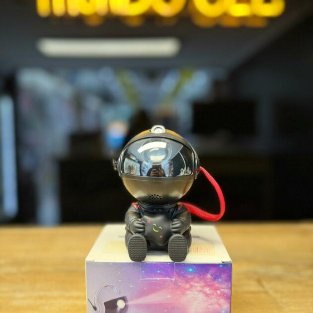 Astronauta Negro Chico Sentado